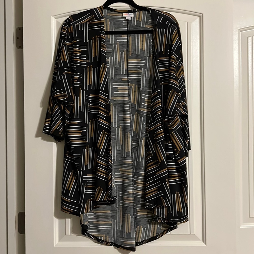 LuLaRoe Lindsay kimono L